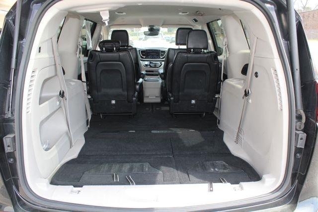 Chrysler Pacifica Touring L FWD 2023