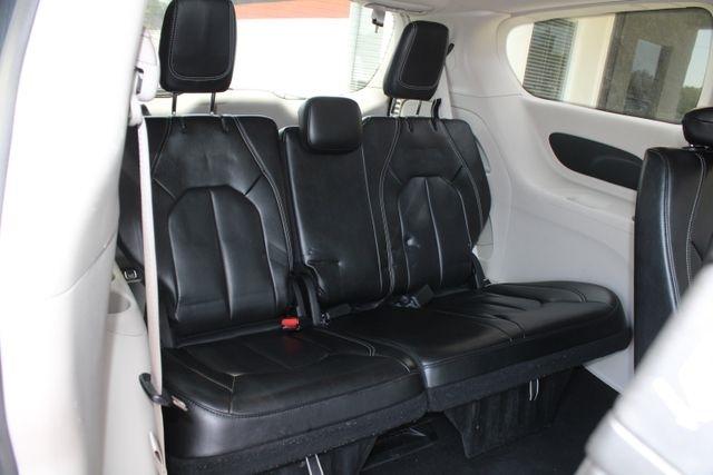 Chrysler Pacifica Touring L FWD 2023