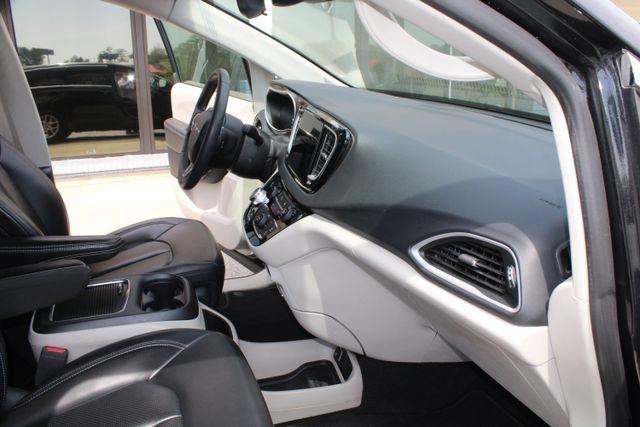 Chrysler Pacifica Touring L FWD 2023