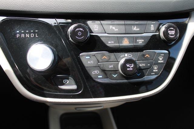 Chrysler Pacifica Touring L FWD 2023