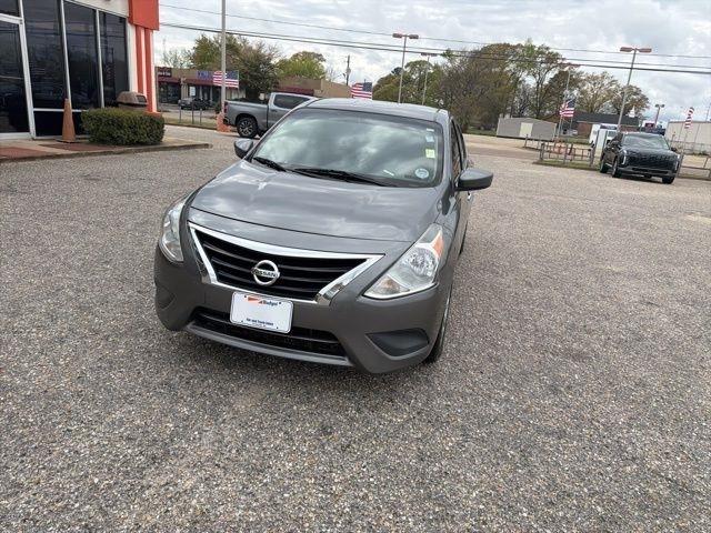 Nissan Versa Sedan SV CVT 2018