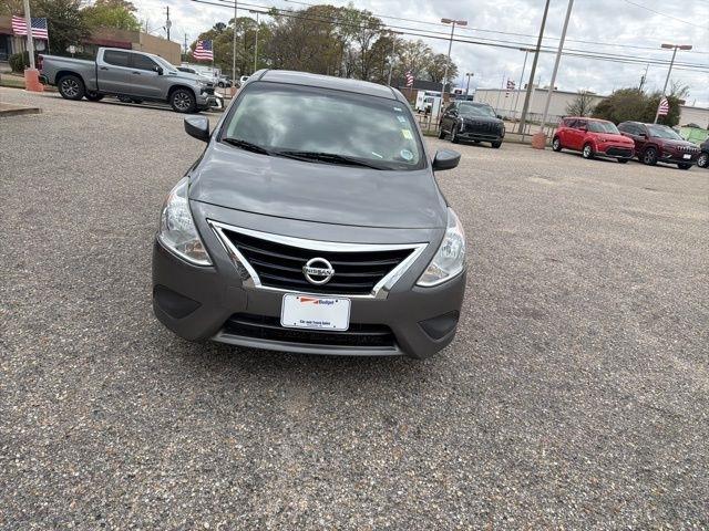 Nissan Versa Sedan SV CVT 2018