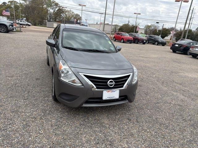 Nissan Versa Sedan SV CVT 2018