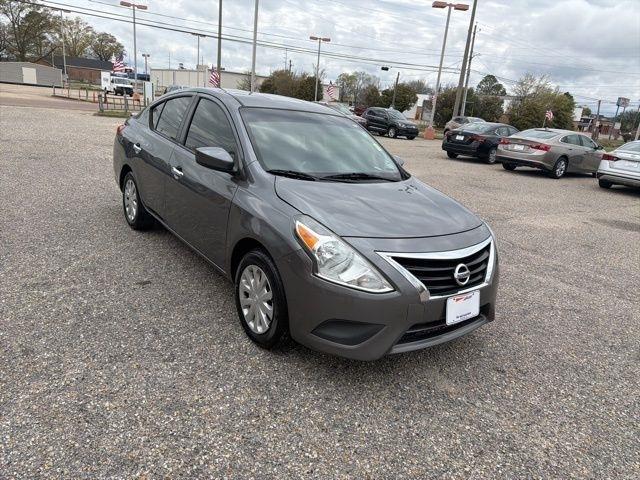 Nissan Versa Sedan SV CVT 2018