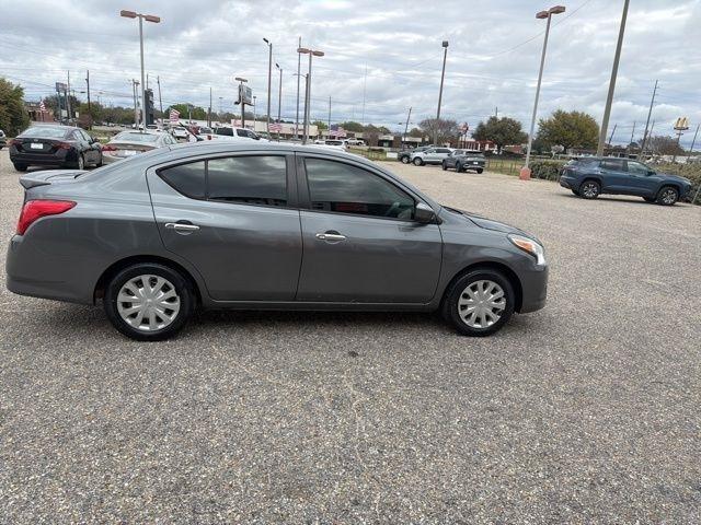 Nissan Versa Sedan SV CVT 2018