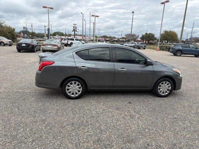 Nissan Versa Sedan SV CVT 2018