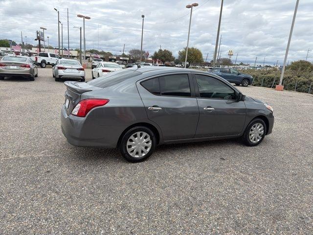 Nissan Versa Sedan SV CVT 2018