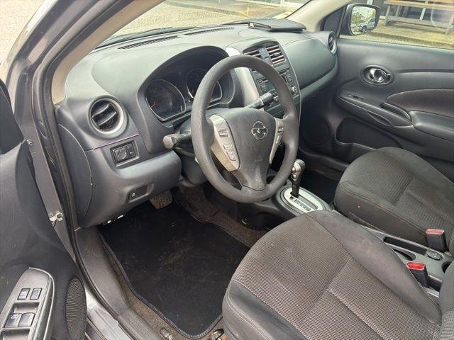 Nissan Versa Sedan SV CVT 2018