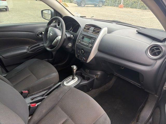 Nissan Versa Sedan SV CVT 2018