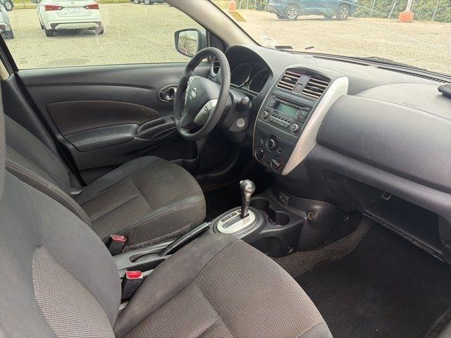 Nissan Versa Sedan SV CVT 2018