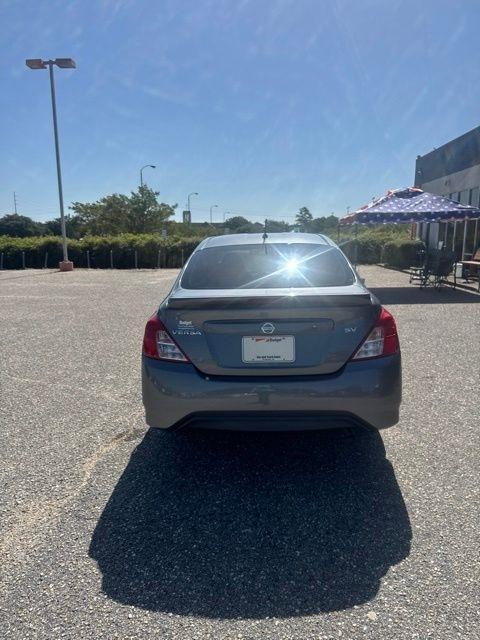 Nissan Versa Sedan SV CVT 2018