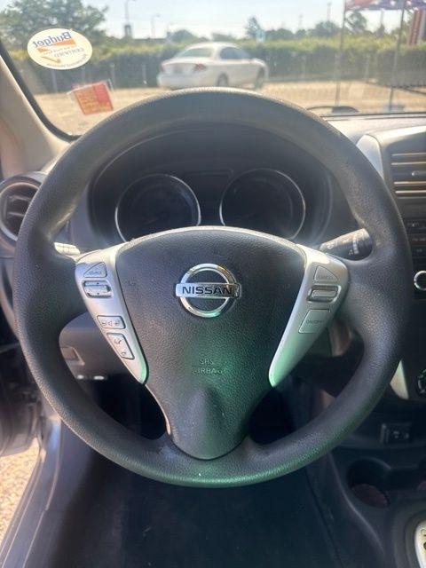Nissan Versa Sedan SV CVT 2018