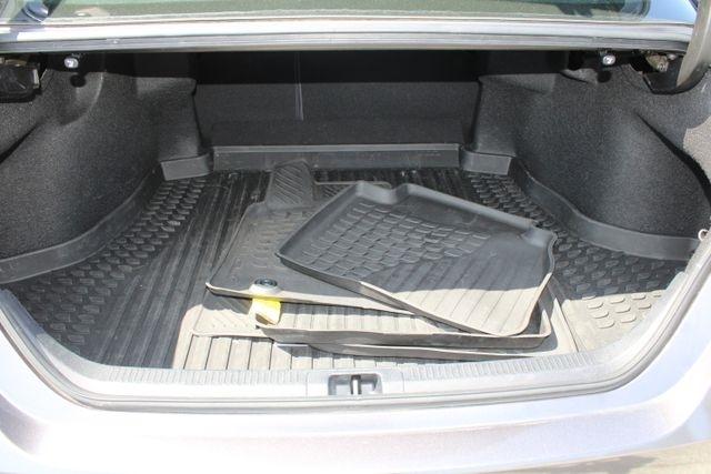 Toyota Camry Hybrid LE CVT (Natl) 2022