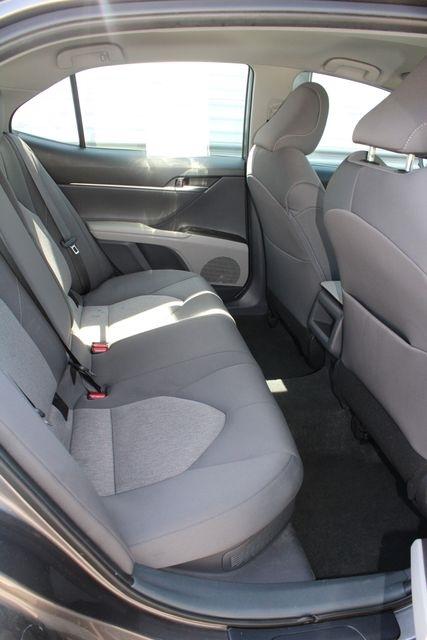 Toyota Camry Hybrid LE CVT (Natl) 2022