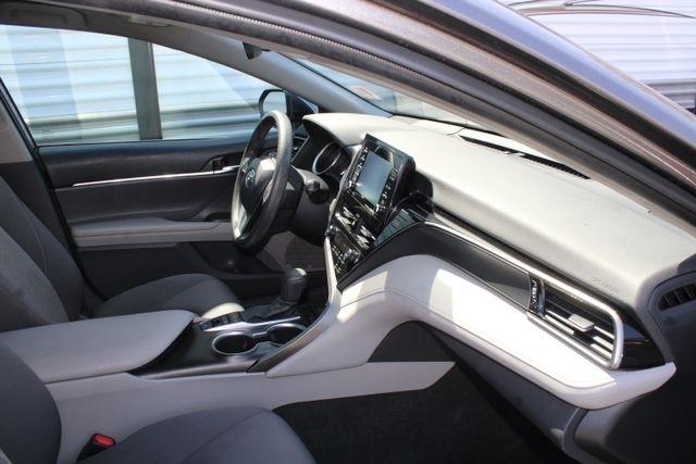 Toyota Camry Hybrid LE CVT (Natl) 2022