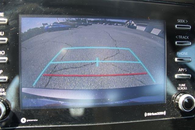 Toyota Camry Hybrid LE CVT (Natl) 2022