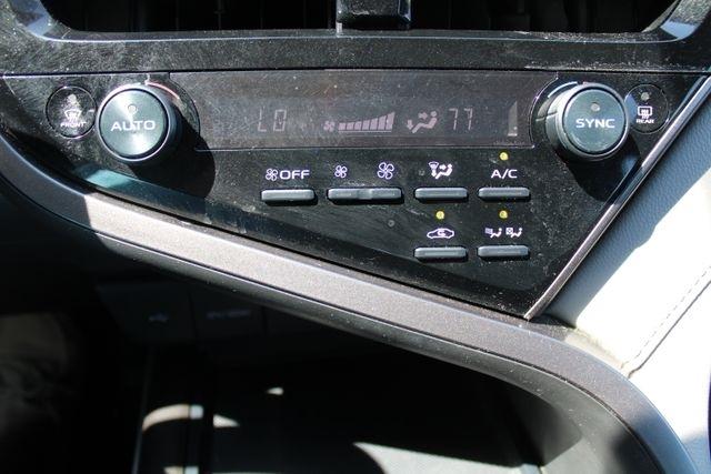 Toyota Camry Hybrid LE CVT (Natl) 2022