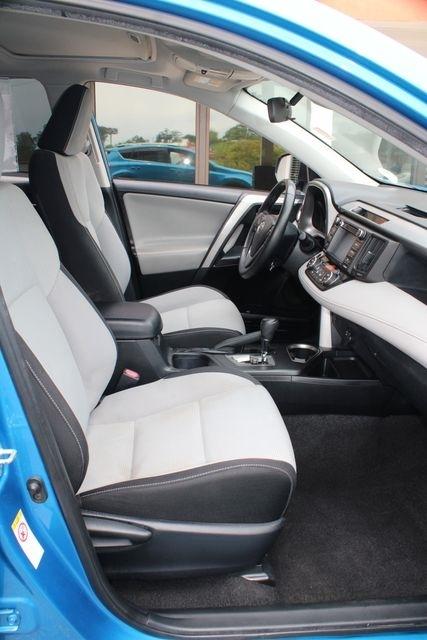 Toyota RAV4 Adventure FWD (Natl) 2018