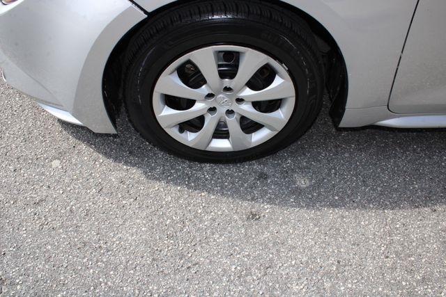 Toyota Corolla LE CVT (Natl) 2024