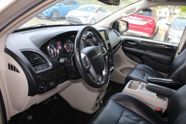 Chrysler Town & Country 4dr Wgn Touring 2013