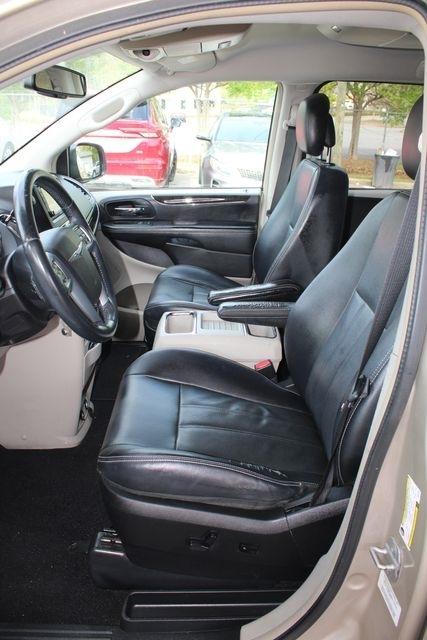 Chrysler Town & Country 4dr Wgn Touring 2013