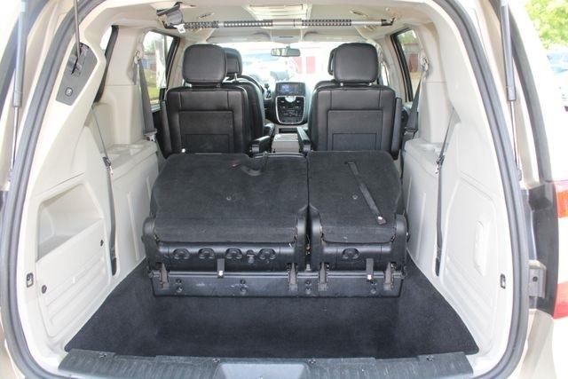 Chrysler Town & Country 4dr Wgn Touring 2013