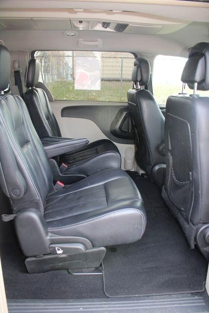 Chrysler Town & Country 4dr Wgn Touring 2013