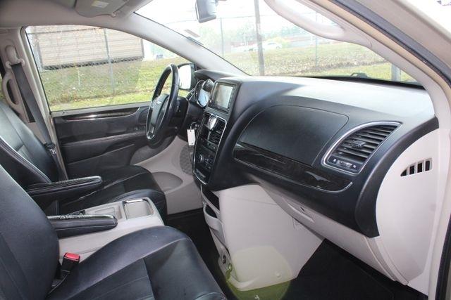 Chrysler Town & Country 4dr Wgn Touring 2013