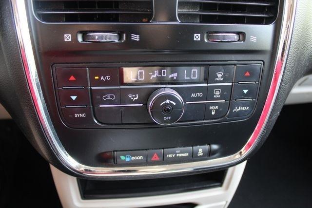 Chrysler Town & Country 4dr Wgn Touring 2013