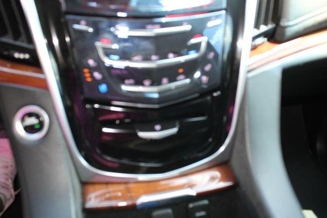 Cadillac Escalade ESV 4WD 4dr Premium Luxury 2019