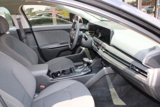 Kia K4 LXS FWD 2025
