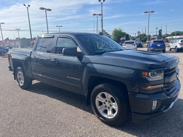 Chevrolet Silverado 1500 4WD Crew Cab 143.5" LT w/2LT 2017