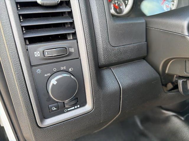 RAM 1500 Classic Tradesman 4x2 Quad Cab 6'4" Box 2023