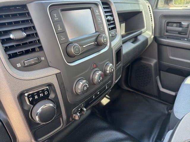 RAM 1500 Classic Tradesman 4x2 Quad Cab 6'4" Box 2023