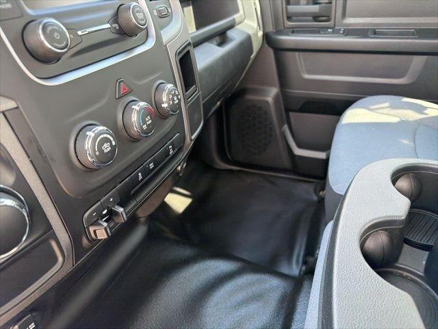 RAM 1500 Classic Tradesman 4x2 Quad Cab 6'4" Box 2023