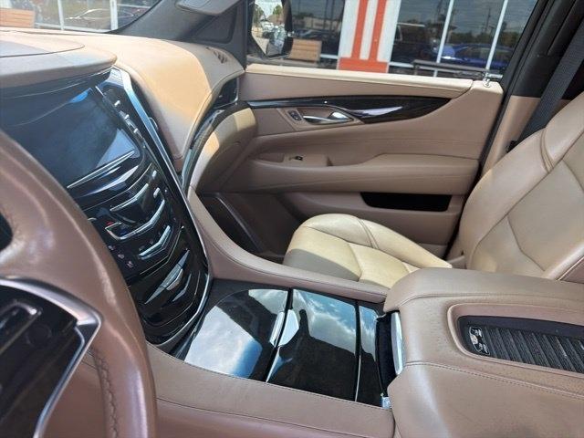 Cadillac Escalade 4WD 4dr Platinum 2019