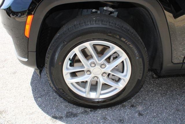 Jeep Grand Cherokee L Laredo 4x2 2023