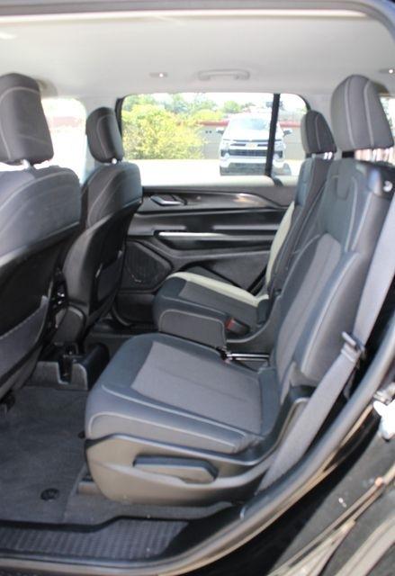 Jeep Grand Cherokee L Laredo 4x2 2023