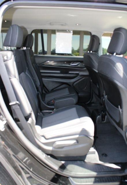 Jeep Grand Cherokee L Laredo 4x2 2023