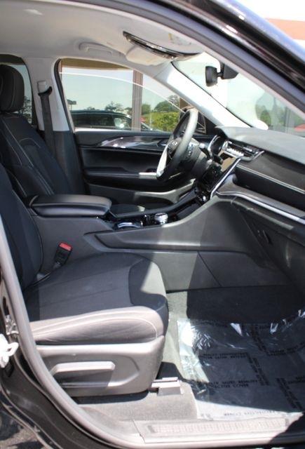 Jeep Grand Cherokee L Laredo 4x2 2023