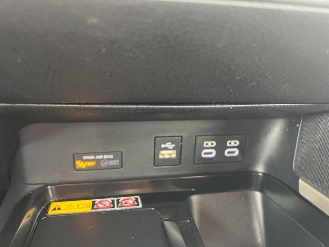 Toyota Camry LE (Natl) 2025