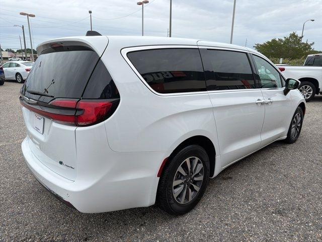 Chrysler Pacifica Hybrid Touring L FWD 2023