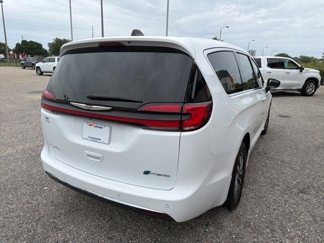 Chrysler Pacifica Hybrid Touring L FWD 2023