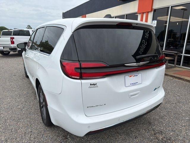 Chrysler Pacifica Hybrid Touring L FWD 2023