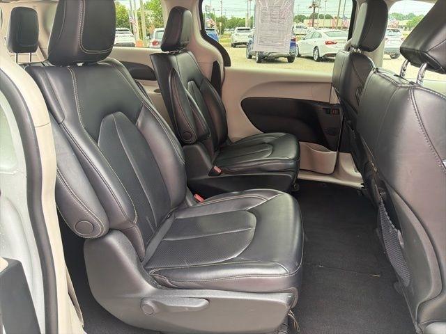 Chrysler Pacifica Hybrid Touring L FWD 2023