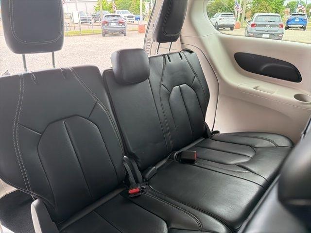 Chrysler Pacifica Hybrid Touring L FWD 2023