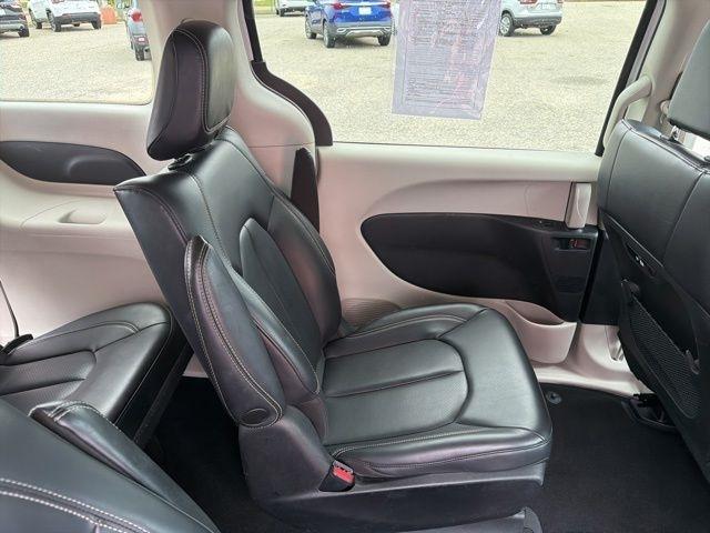 Chrysler Pacifica Hybrid Touring L FWD 2023