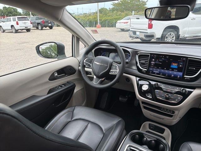 Chrysler Pacifica Hybrid Touring L FWD 2023