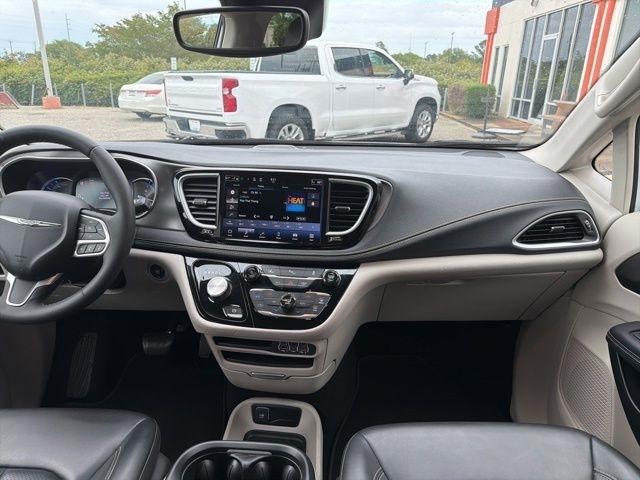 Chrysler Pacifica Hybrid Touring L FWD 2023