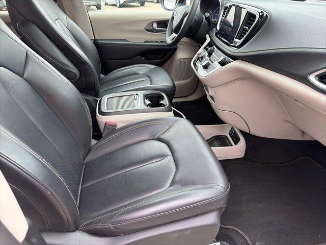 Chrysler Pacifica Hybrid Touring L FWD 2023